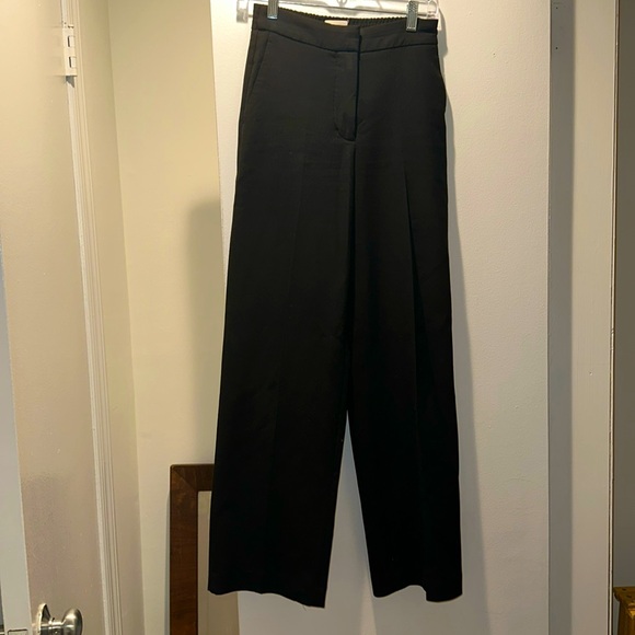 Aritzia Pants - Aritzia- The Limitless pants (re)essential